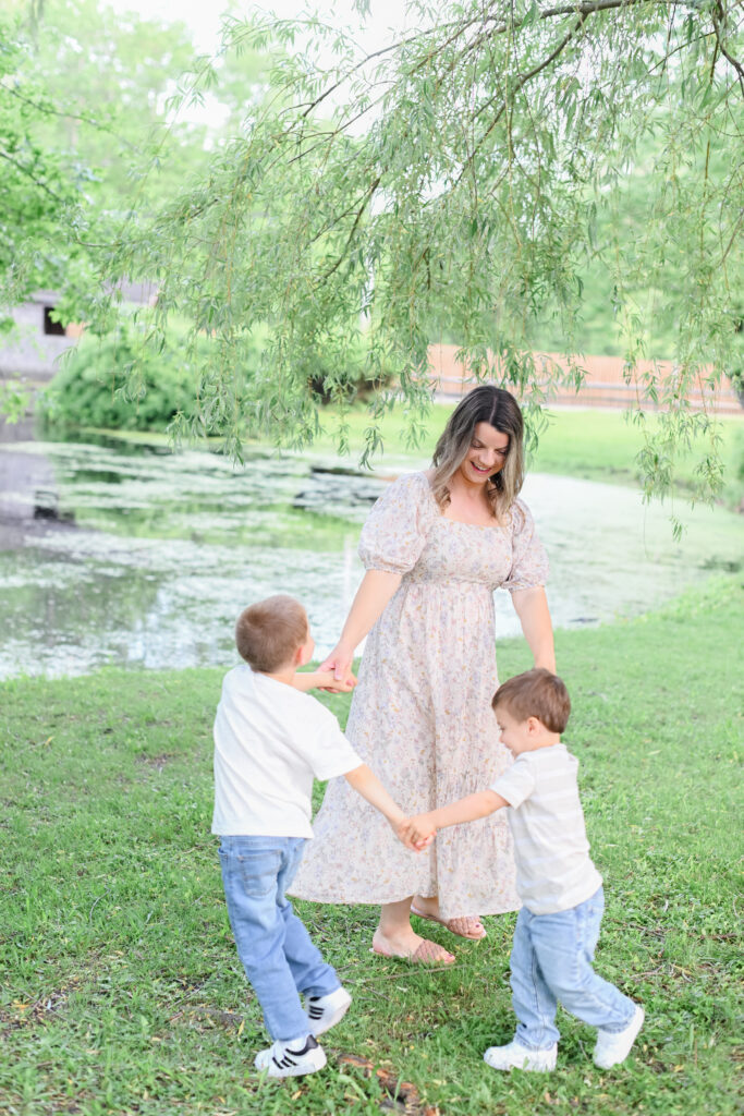 family sessions at zabriskie pond